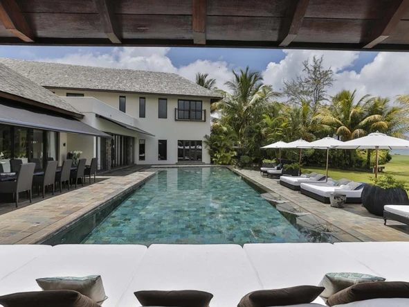 Special Offer: Villa with breathtaking sea and golf views in Anahita