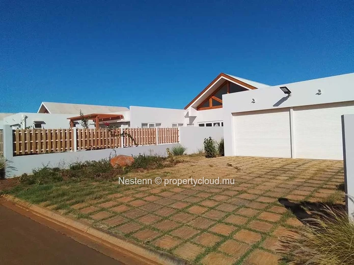 Land of 637 m2 in a gated community