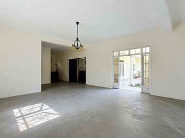 6 Bedroom House