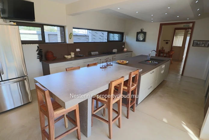 Residential estate with 1 villa and 4 bungalows - With license. 