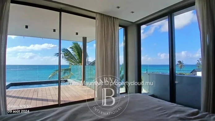 CAP MALHEUREUX - Beach front penthouse - 2 bedrooms