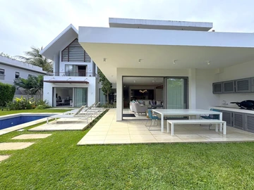 4 Bedroom Villa