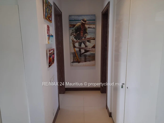 Stunning 3-Bedroom Residence with Private Pool, Jacuzzi, and Direct Beach