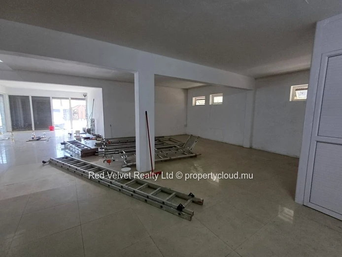Immeuble commercial à vendre à Grand Baie | Emplacement de choix en front de mer