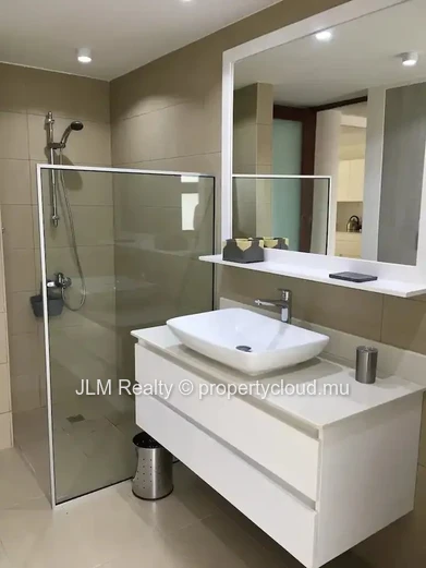 A Vendre: Deux Appartements Jumelés au Rez-de-Jardin à Trou aux Biches, Île Maurice
