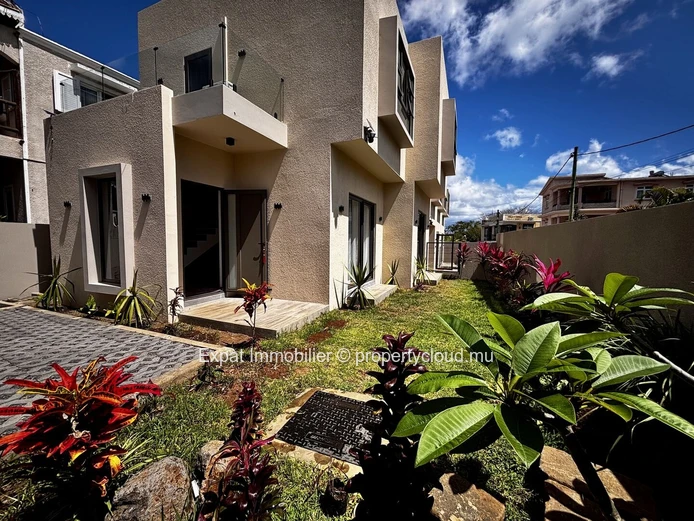 Brand-New 2-Bedroom High-End Duplex With Private Garden – Pereybère