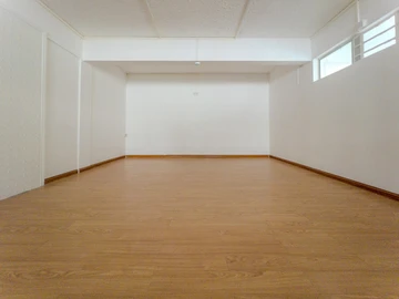 Spacious office space of 190 m² on the ground-floor office in central Quatre Bornes – Ideal for businesses