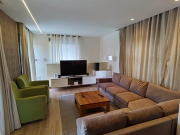 6 Bedroom Villa