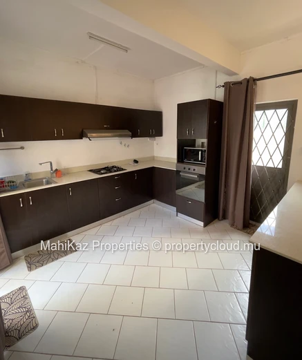Luxurious Villa for Rent in Flic en Flac, Mauritius – Elegant Coastal Living with Sea & Mountain Views