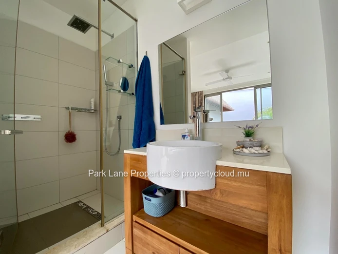 Spacieuse villa de 5 chambres avec vue imprenable sur la marina !!!