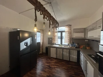 5 Bedroom Villa
