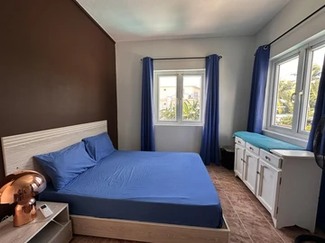 12 Bedroom Hotel