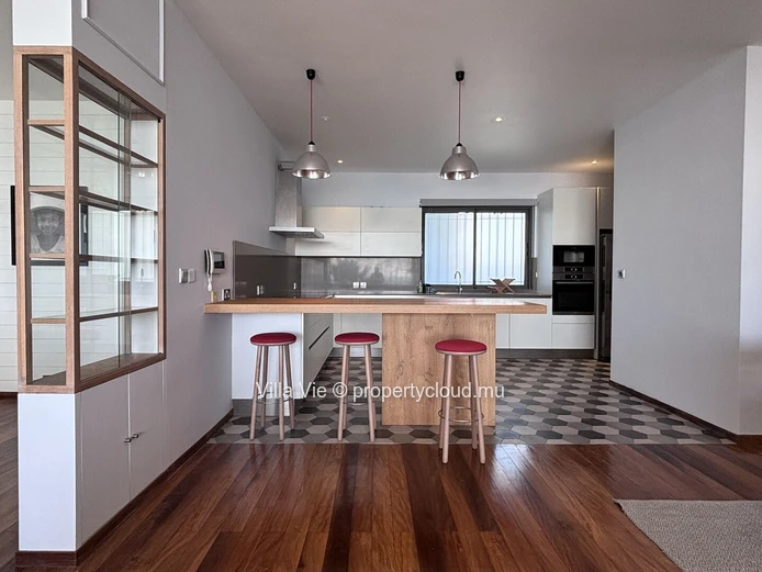 Roches Noires - Penthouse de 3 chambres avec vue sur la mer et piscine commune