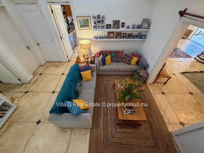A true marvel, this lovely Creole house with 4 bedrooms, including 2 en-suite, and its vast colonial terrace exudes w...
