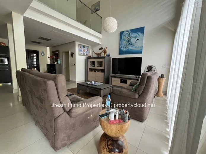 Duplex 3 Chambres Avec Ponton Privatif Dans Une Marina D’Exception À Rivière Noire - Île Maurice