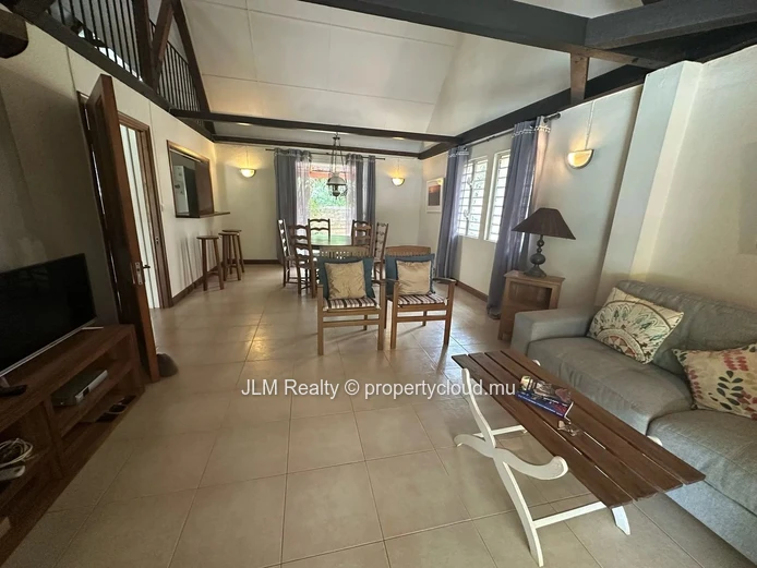Villa à louer à Rivière Noire – Île Maurice | Résidence sécurisée avec accès mer