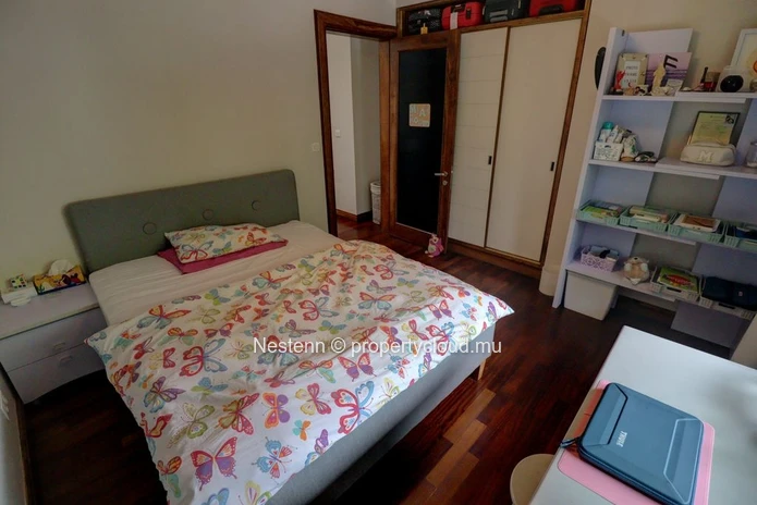 Spacious and bright duplex in a secure residence with river views