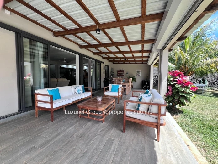 Raffinement Et Confort – Villa Moderne Avec Dépendance Et Piscine Au Sel