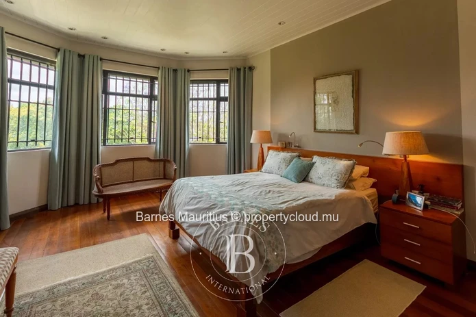 VACOAS - Exceptional Family Home with Timeless Charm – 5 bedrooms