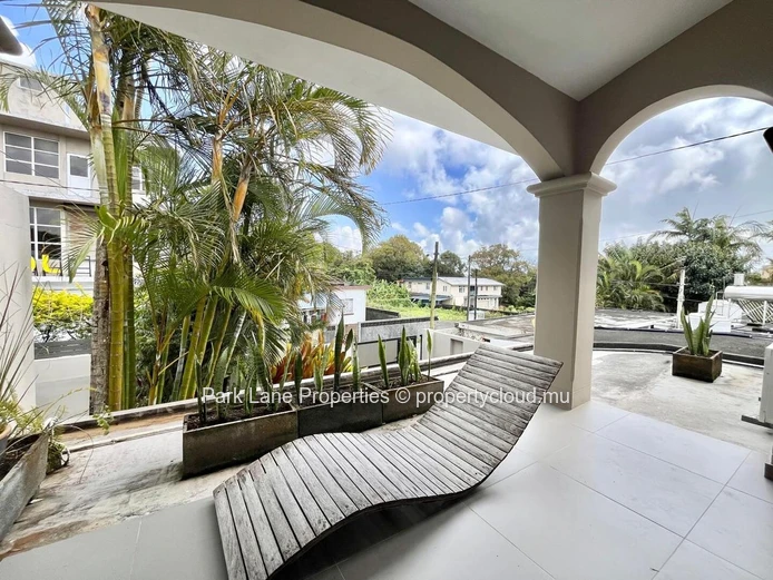 Élégant Duplex de 3 Chambres à Vendre dans le Prestigieux Quartier de Floréal, Île Maurice