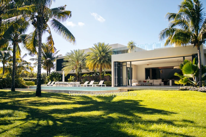 Exclusive designer villa with 5 bedrooms and breathtaking mountain views 