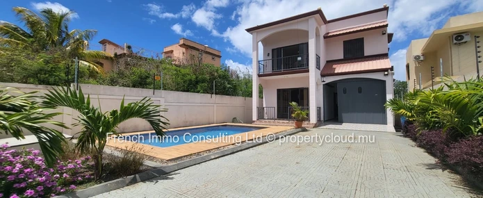 Villa 4 chambres plus jardin et piscine a pereybere
