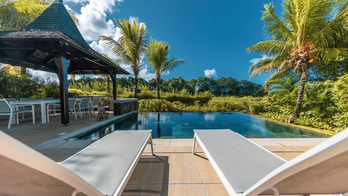 Exquise Villa Tropicale Nichée dans un Domaine de Golf Prestigieux