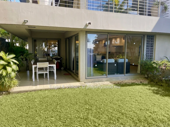 Beachfront Garden Apartment with Sea Views
