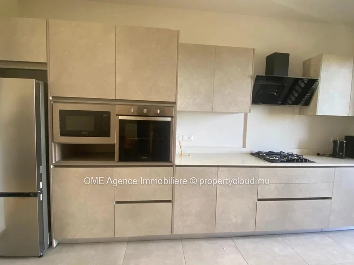 Modern 3-Bedroom Apartment in Flic en Flac – Secure Residence with Pool