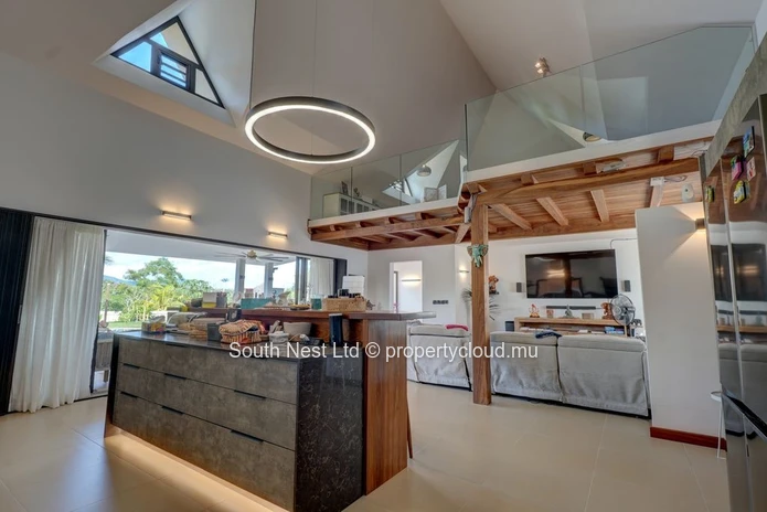 Villa familiale exceptionnellement rénovée avec vue panoramique sur les montagnes