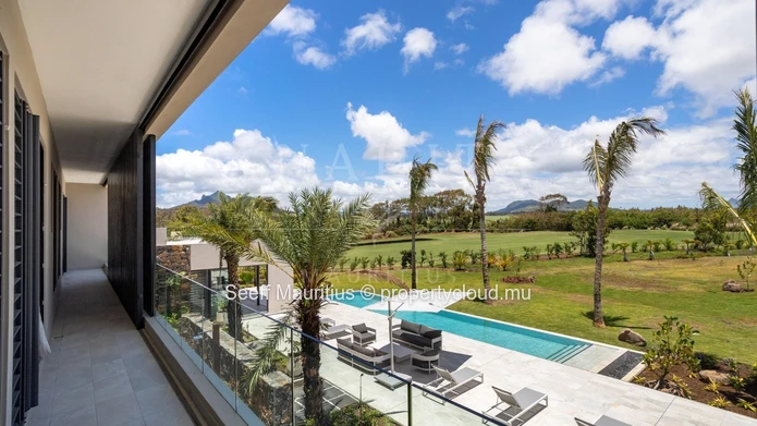 Une icône architecturale unique avec vue panoramique sur le golf et l'horizon