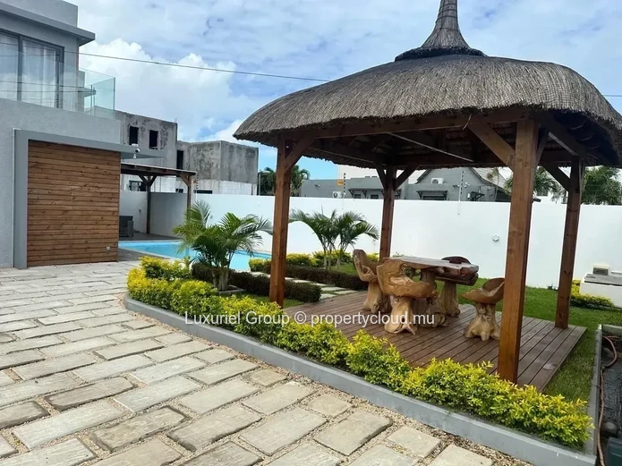 Dream Villa In Pereybere – Style, Space And Tranquility