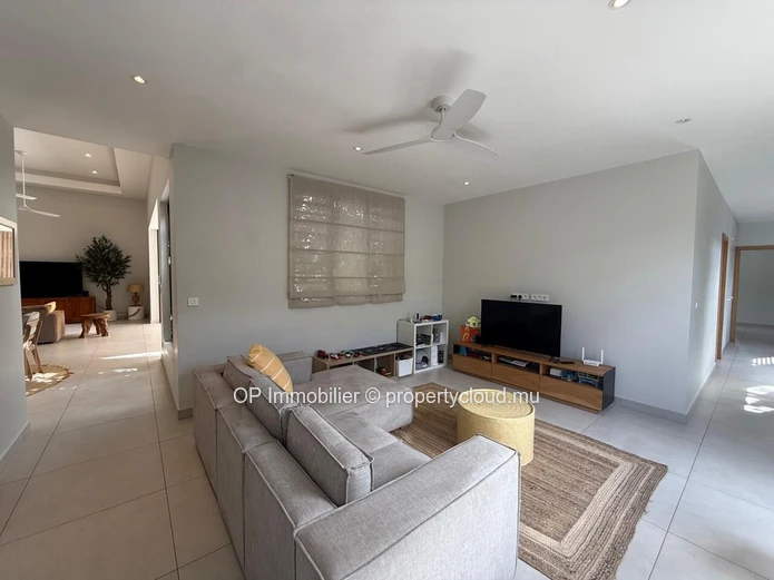 Maison meublée 4 chambres avec piscine à louer à Petit Raffray