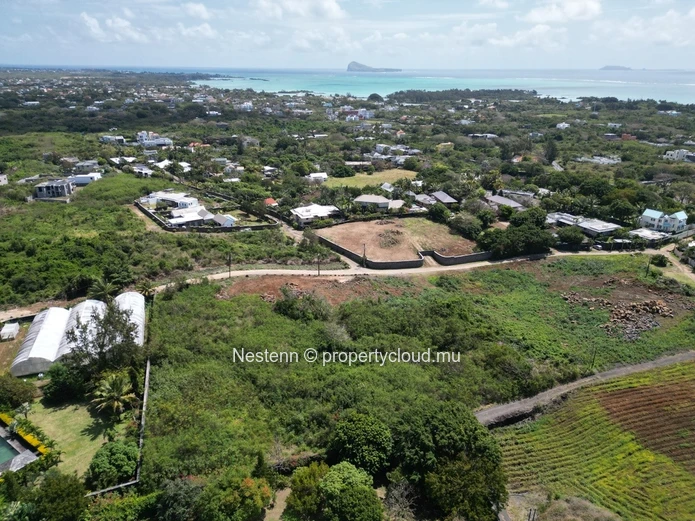 Terrain résidentiel 2548m² proche plage 