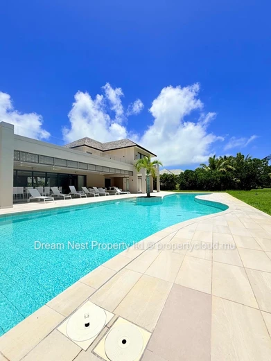 Villa d’Exception de 7 Chambres au Cœur d’un Domaine Privé de Prestige, Proche du Golf et d’un Hôtel 5 Étoiles