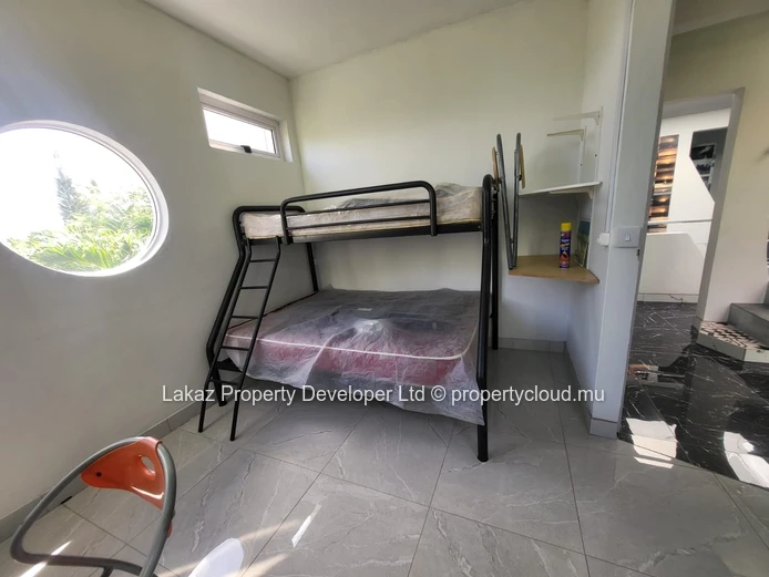 Appartement semi-meublé de 3 chambres avec jardin à Vale
