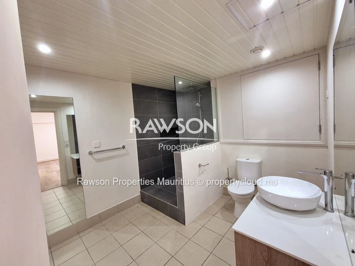 177m² Office To Let in Grande Rivière Noire