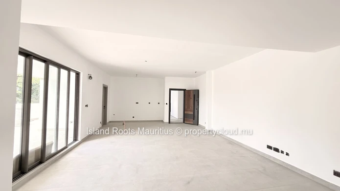 Modern Living in Péreybère – 3-Bedroom Penthouse for Sale (Sole Mandate)