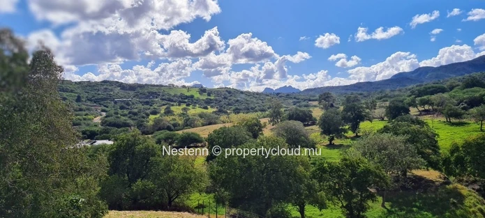 Villa contemporaine en duplex avec 4 chambres, piscine privée et vue sur la montagne dans une résidence sécurisée