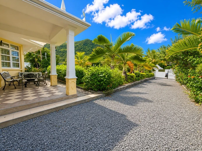 Maison familiale 5 chambres avec piscine et vue exceptionnelle – À louer à La Gaulette