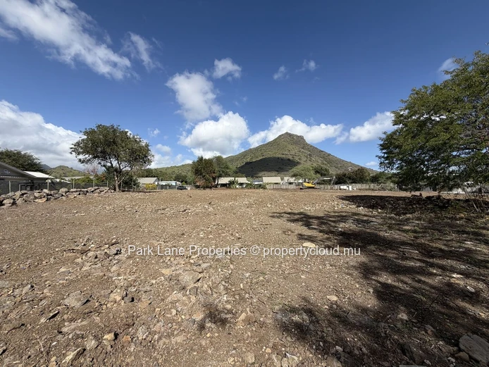 Plot near the river available according to your project 