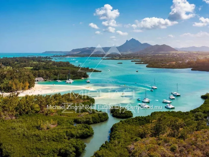 Appartement 2 chambres en rez-de-chaussée – Élégance tropicale à quelques pas de la plage