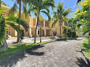 10 Bedroom House
