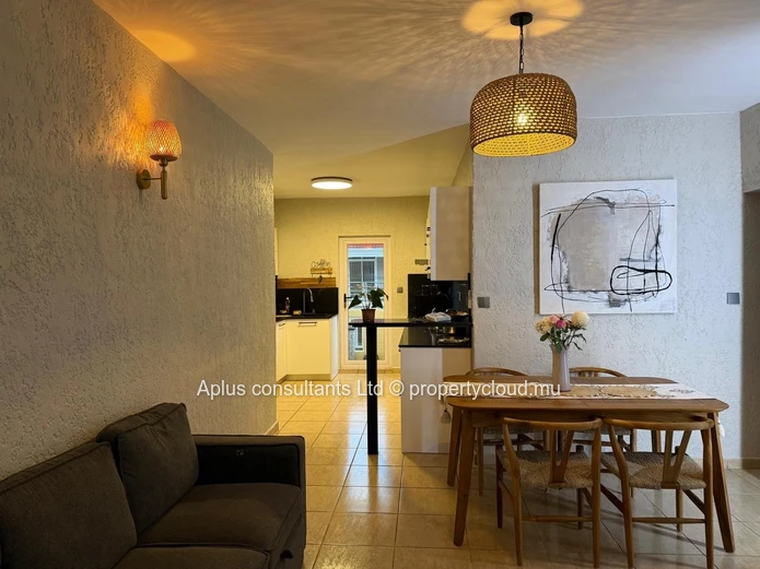 Stylish 2-Bed Apartment in Flic en Flac with Pool View