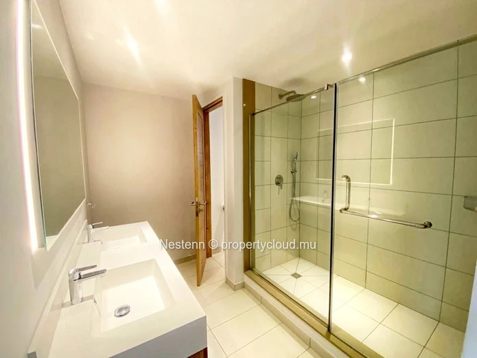 Appartement de 3 chambres en résidence sécurisée proche des commodités