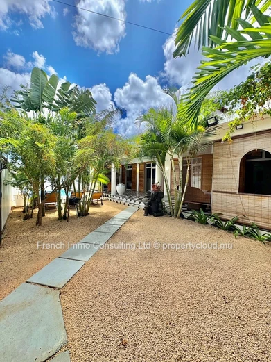 Belle villa style colonial en vente locale a pointe aux piments