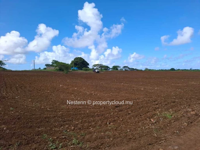 Industrial land of 59092 m² with sea and mountain views.