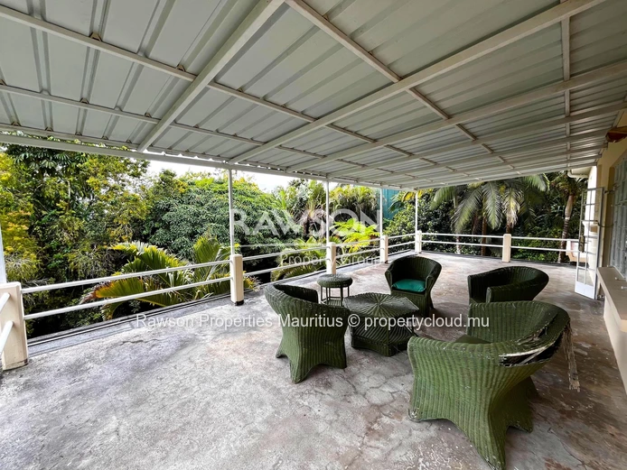  12 Bedroom House For Sale in Floreal