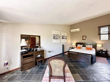 5 Bedroom Villa