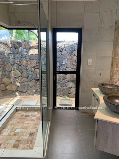 Location d'Exception : Chef-d'Œuvre Architectural au Domaine Mon Île